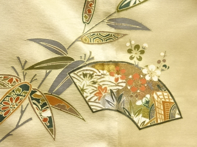  地紙に松竹梅模様訪問着